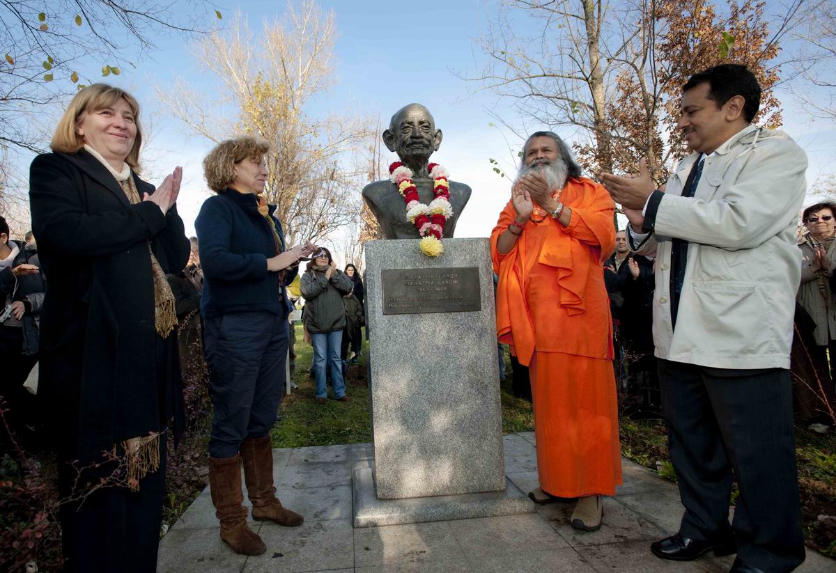 H. H. Paramhans Swami Maheshwarananda visits Belgrade, Serbia in 2010 November