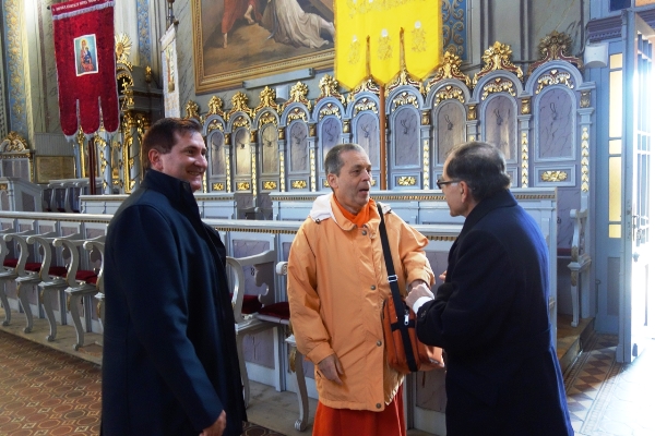 09 with mayor and Catholic priest in Orthodox church - Kopie