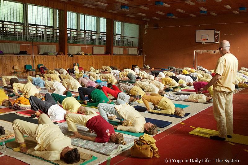 Photo – Asanas in the hall summer seminar vep 2018 2