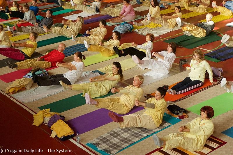 Photo – Asanas in the hall summer seminar vep 2018 2a