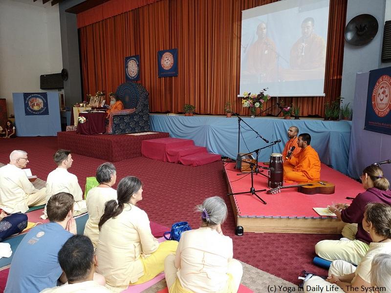 Photo – both Swamis summer seminar vep 2018 swamis