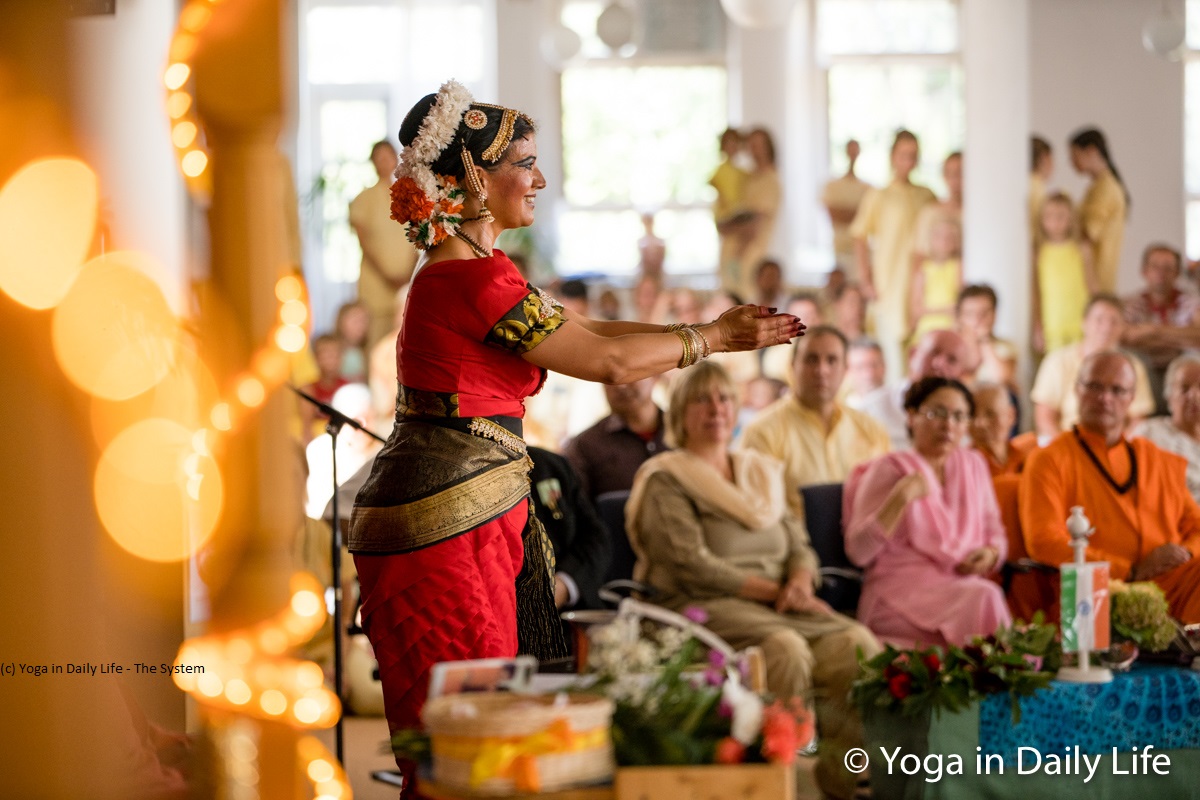Bhaktideviji performs classical Indian Bharatnatyam dance