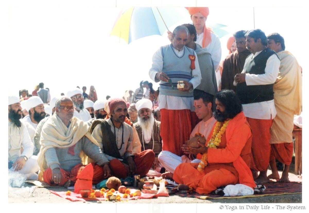 7. swami yogeshji puja om ashram wm
