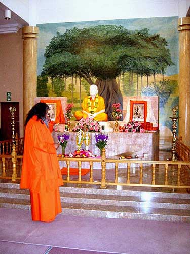 At the Ramakrishna ashram At the Ramakrishna ashram