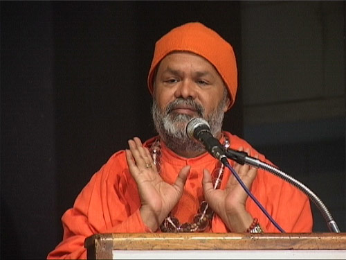 Mahamandaleshwar Paramhans Swami Maheshwarananda speaks at the opening ceremony Mahamandaleshwar Paramhans Swami Maheshwarananda speaks at the opening ceremony