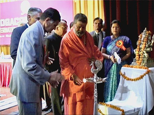 Mahamandaleshwar Paramhans Swami Maheshwarananda inaugurates the conference Mahamandaleshwar Paramhans Swami Maheshwarananda inaugurates the conference
