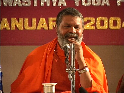Mahamandaleshwar Paramhans Swami Maheshwarananda speaks at the closing ceremony Mahamandaleshwar Paramhans Swami Maheshwarananda speaks at the closing ceremony