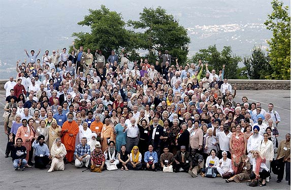 Group photo of the Montserrat Assembly (copyright 2004 Council for a Parliament of the World\'s Religions & Steve Rohrbach) Group photo of the Montserrat Assembly (copyright 2004 Council for a Parliament of the World\'s Religions & Steve Rohrbach)