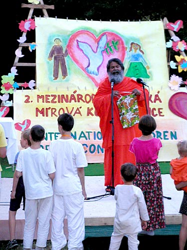 Giving presents to children Giving presents to children