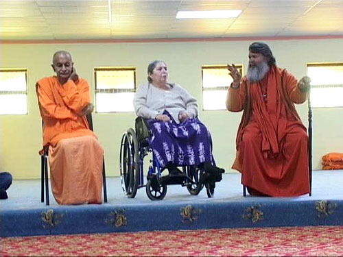 Swamiji with Fatima Meer and Swami Sahajanandji Swamiji with Fatima Meer and Swami Sahajanandji