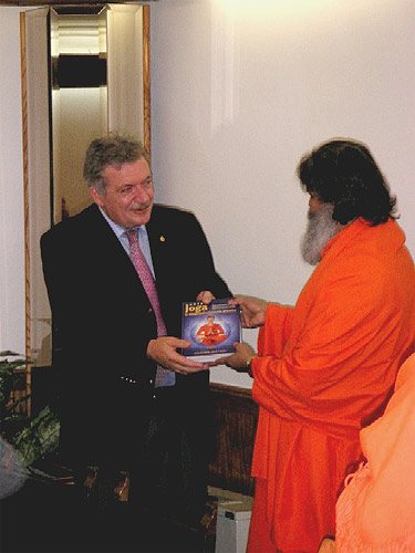 Pula\'s Town Mayor, Dr. Delbianco receiving \'Yoga in Daily Life\' book from Swamiji Pula\'s Town Mayor, Dr. Delbianco receiving \'Yoga in Daily Life\' book from Swamiji