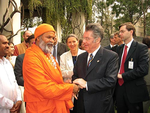 His Holiness Mahamandaleshwar Paramhans Swami Maheshwarananda with President of Austria, Heinz Fischer His Holiness Mahamandaleshwar Paramhans Swami Maheshwarananda with President of Austria, Heinz Fischer