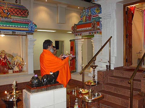 Swamiji blesses Ganesha Temple in Adelaide Swamiji blesses Ganesha Temple in Adelaide