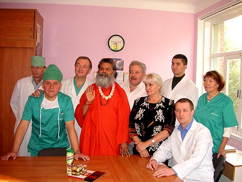 His Holiness Swamiji with the head doctor and his team from the Cherkasy City Hospital His Holiness Swamiji with the head doctor and his team from the Cherkasy City Hospital