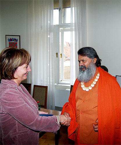 Reception in Croatian Parliament, His Holiness Swamiji with Parliament\'s Vice President, Mrs. Djurdja Adlesic Reception in Croatian Parliament, His Holiness Swamiji with Parliament\'s Vice President, Mrs. Djurdja Adlesic