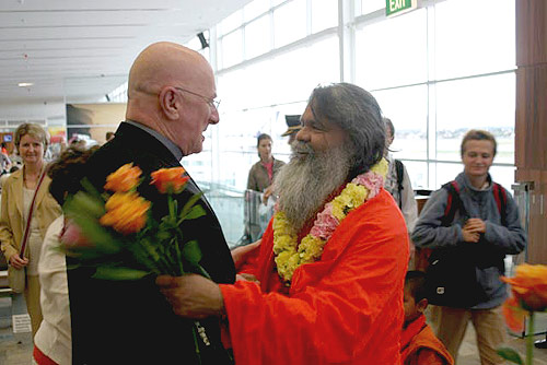 His Holiness Swamiji is greeted by Monsignor David Cappo His Holiness Swamiji is greeted by Monsignor David Cappo