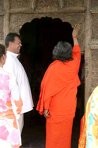 Blessing the Sitaram Vedic Centre Blessing the Sitaram Vedic Centre