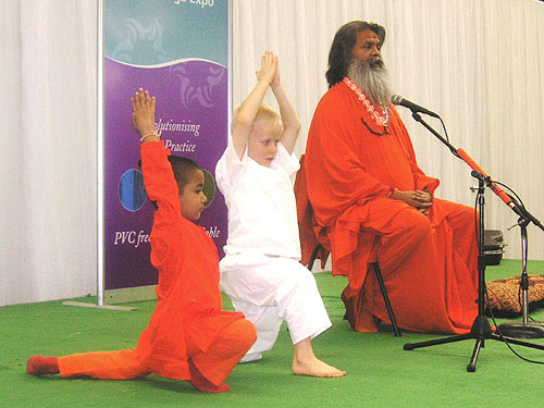 Avatar Puriji and his Australian friend demonstrate Khatu Pranam under Swamiji's guidance, at the Sydney Yoga Expo 2006 Avatar Puriji and his Australian friend demonstrate Khatu Pranam under Swamiji's guidance, at the Sydney Yoga Expo 2006