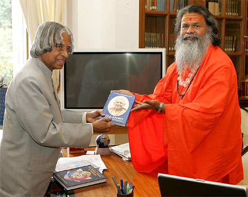 His Holiness Swamiji presented to the President several books: the “Lila Amrit”, Biography of Bhagwan Sri Deep Narayan Mahaprabhuji, written by His Holiness Hindu Dharmsamrat Paramhans Swami Madhavanandaji; as well as recent editions of his own books “Yoga in Daily Life - The System” and “The Hidden Powers in Humans - Kundalini and Chakras” His Holiness Swamiji presented to the President several books: the “Lila Amrit”, Biography of Bhagwan Sri Deep Narayan Mahaprabhuji, written by His Holiness Hindu Dharmsamrat Paramhans Swami Madhavanandaji; as well as recent editions of his own books “Yoga in Daily Life - The System” and “The Hidden Powers in Humans - Kundalini and Chakras”