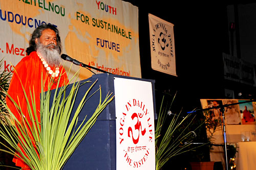 His Holiness Mahamandaleshwar Paramhans Swami Maheshwarananda, initiator of the Conference His Holiness Mahamandaleshwar Paramhans Swami Maheshwarananda, initiator of the Conference