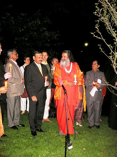 His Holiness Mahamandaleshwar Paramhans Swami Maheshwarananda and the Ambassador of India to Austria, Dr. Sheel Kant Sharma His Holiness Mahamandaleshwar Paramhans Swami Maheshwarananda and the Ambassador of India to Austria, Dr. Sheel Kant Sharma