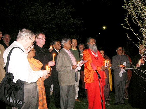 His Holiness Mahamandaleshwar Paramhans Swami Maheshwarananda and Dr. Bimal Kundu, Head of the Hindu temples in Vienna His Holiness Mahamandaleshwar Paramhans Swami Maheshwarananda and Dr. Bimal Kundu, Head of the Hindu temples in Vienna