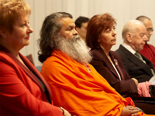 Ljubljana Mayoress Mrs. Danica Simsic, His Holiness Vishvaguru Mahamandaleshwar Paramhans Swami Maheshwarananda, envoys of Slovenian and Croatian presidents, Mrs. Magda Tovornik and Mr. Budimir Loncar Ljubljana Mayoress Mrs. Danica Simsic, His Holiness Vishvaguru Mahamandaleshwar Paramhans Swami Maheshwarananda, envoys of Slovenian and Croatian presidents, Mrs. Magda Tovornik and Mr. Budimir Loncar