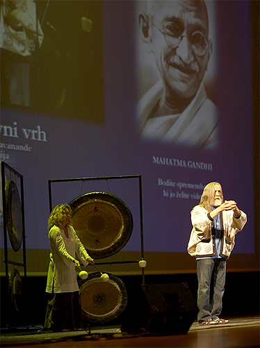Don Conreaux, master of the gong, performing with Mojca Malek Don Conreaux, master of the gong, performing with Mojca Malek