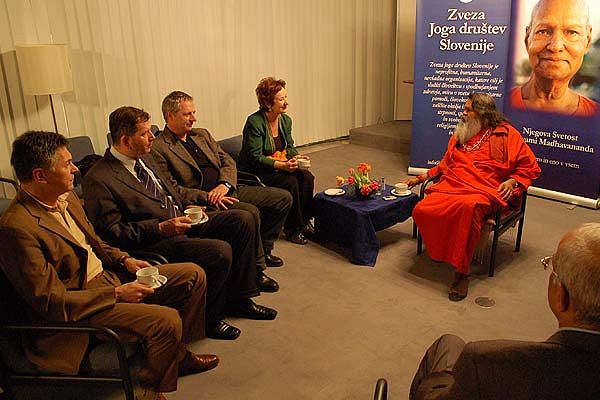 Public lecture by His Holiness Swamiji in Ljubljana - meeting the VIPs Public lecture by His Holiness Swamiji in Ljubljana - meeting the VIPs