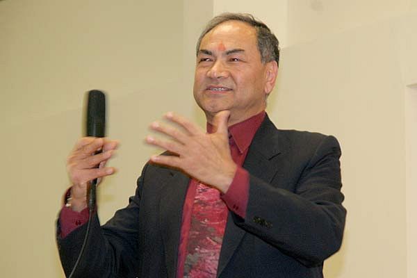 Inauguration of the new yoga centre in Ljubljana - His Holiness Swamiji and the Honorary Consul of Nepal, Mr. Ashwin Kumar Shresta Inauguration of the new yoga centre in Ljubljana - His Holiness Swamiji and the Honorary Consul of Nepal, Mr. Ashwin Kumar Shresta