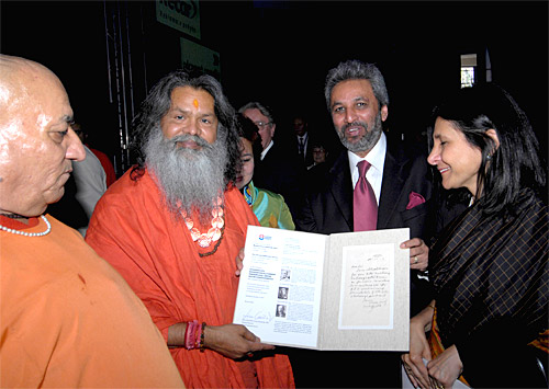 A copy of a hand-written letter of Mahatma Gandhi, the only such document in the Slovak National Library’s possession, was presented to his Holiness Swamiji A copy of a hand-written letter of Mahatma Gandhi, the only such document in the Slovak National Library’s possession, was presented to his Holiness Swamiji