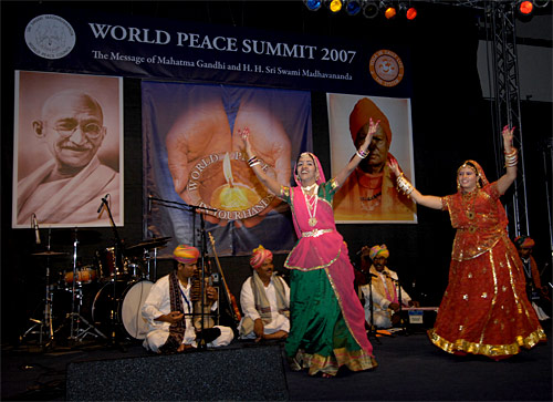 Cultural program of the Summit: Indian folk group Cultural program of the Summit: Indian folk group
