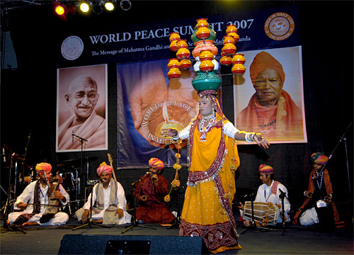 Cultural program of the Summit: Indian folk group Cultural program of the Summit: Indian folk group