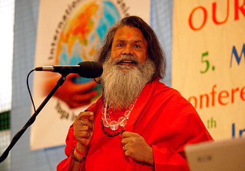 His Holiness Swamiji during the opening speech His Holiness Swamiji during the opening speech