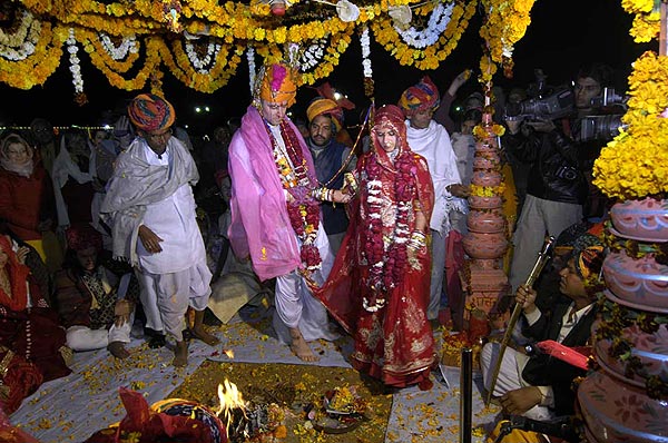 Vedic Marriage at the Vishwa Deep Gurukul Vedic Marriage at the Vishwa Deep Gurukul