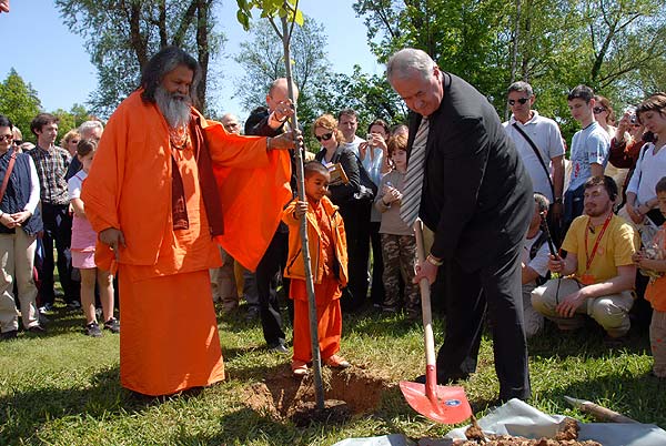 Planting of a peace tree with the Mayor Alojzij Muhic Planting of a peace tree with the Mayor Alojzij Muhic
