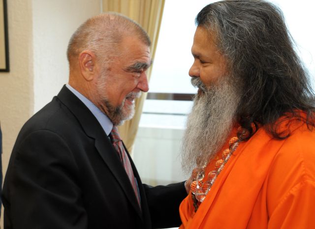 His Holiness Swamiji with the President of Croatia, Mr. Stjepan Mesic His Holiness Swamiji with the President of Croatia, Mr. Stjepan Mesic