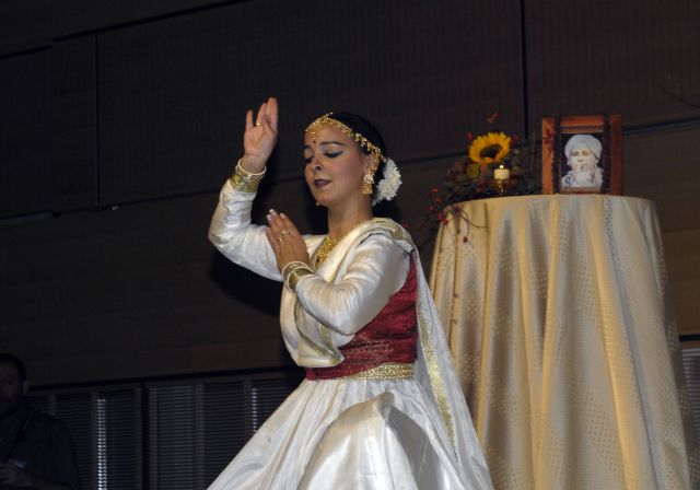 Kathak dance by Radha Madhavi, preceeding the public lecture Kathak dance by Radha Madhavi, preceeding the public lecture