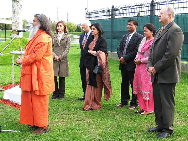 Inauguration of a memorial stone at the World Peace Tree, planted by His Holiness Swamiji one year ago at the occasion of the 7th World Peace Summit Inauguration of a memorial stone at the World Peace Tree, planted by His Holiness Swamiji one year ago at the occasion of the 7th World Peace Summit